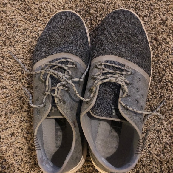 Under armour shoes - Picture 2 of 2